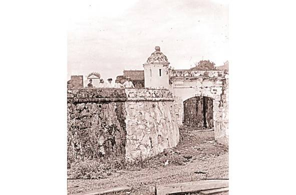 Entrada al antiguo fuerte de San Jerónimo, Portobelo, Panamá.