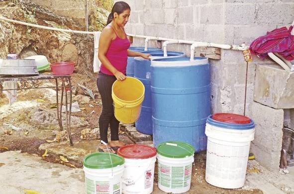 Incluso urbes importantes como al ciudad de Panamá o Colón sufren problemas de suministro de agua.
