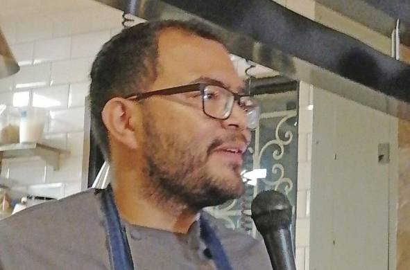 El chef Sergio Landero explicó las técnicas utilizadas en las preparaciones.