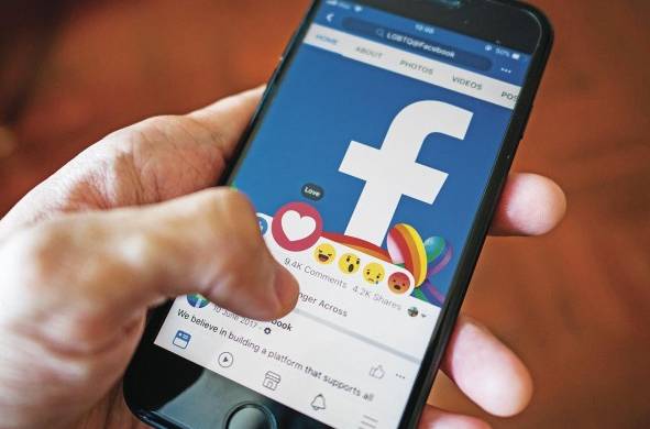 Con semanas de anticipación para que se aprobara la ley, las grandes plataformas tecnológicas, como Facebook, incorporaron una restricción al contenido de noticias en su red, en Australia.