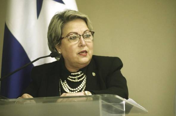 María Eugenia López fue elegida con siete votos a favor, uno en blanco. El magistrado José Ayú Prado se ausentó.
