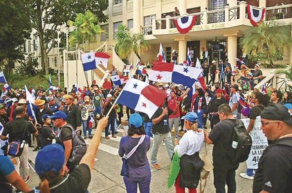 Manifestantes se apostaron frente a la CSJ para exigir celeridad en el fallo de las demandas de inconstitucionalidad contra la Ley 406.