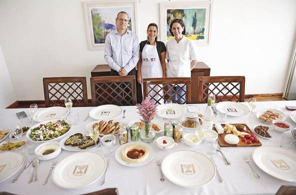 Itai Bardov y Sarit Gold Bardov, embajadores de Israel en Panamá y la chef Ayelet Vahnish
