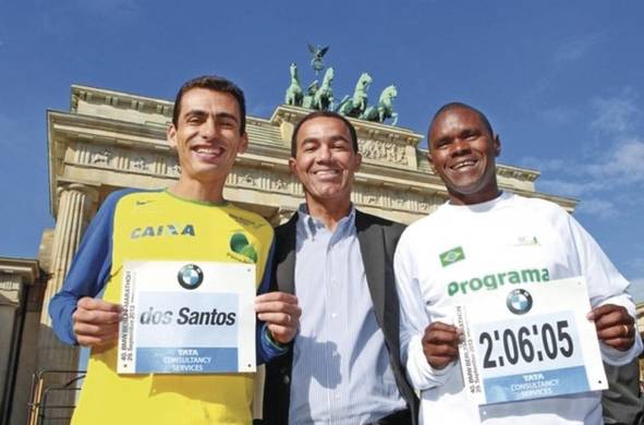 Con Marílson Gomes dos Santos, dos veces ganador de la Maratón de Nueva York, y Ronaldo da Costa, recordista mundial de maratón en Berlín 98'.