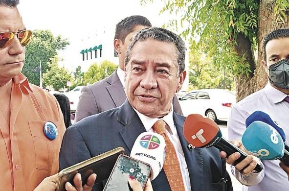 José Álvarez, presidente del partido PAIS, presentó una denuncia penal contra los magistrados Araúz y Juncá.