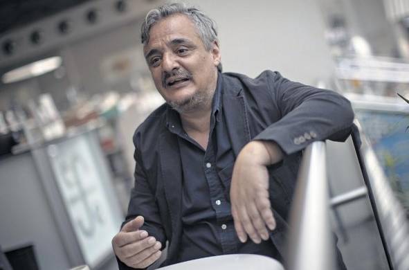 El escritor chileno Juan Pablo Meneses durante una entrevista con EFE en México.