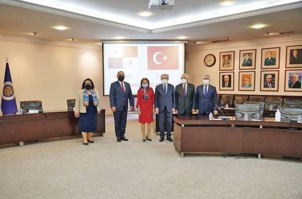 La embajadora Mariela Sagel y el presidente de la Asamblea Nacional Marcos Castillero realizaron varios encuentros académicos y con el Parlamento turco