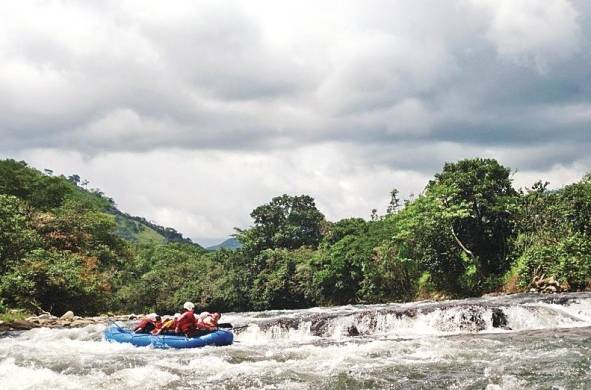 Haciendo 'rafting' por el río Grande de la provincia de Coclé.