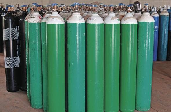 Los cilindros de almacenamiento de oxígeno y helio se usan en el área medicinal e industrial.