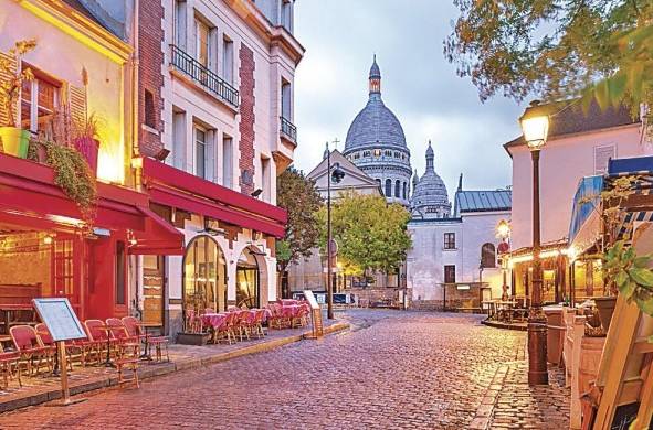 París, la capital de Francia, es una importante ciudad europea y un centro mundial del arte, la moda, la gastronomía y la cultura.