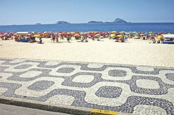 Diseño del pavimento del litoral costero en Ipanema, Rio de Janiero, Brasil.