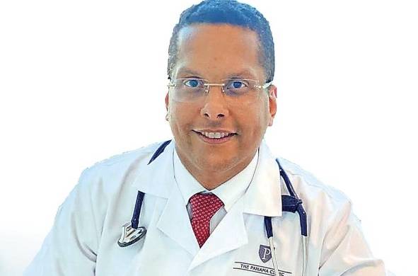 El doctor Julio Sandoval ha estado al frente, junto con otros asesores de la gestión sanitaria, para enfrentar el Covid-19 en el país.