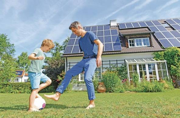 Vecindarios han organizado cooperativas para generar energías limpias, como la solar y la eólica.