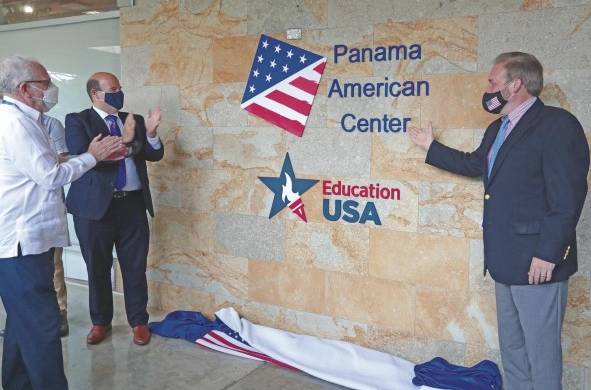La inauguración oficial del Panama American Center contó con la presencia del Subsecretario Ethan Rosenzweig, el Encargado de Negocios de la Embajada de los Estados Unidos en Panamá Stewart Tuttle y el Presidente de la Fundación Ciudad del Saber, el Sr. Jorge Arosemena.