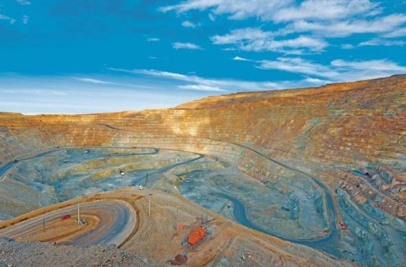 Huella del agua de la industria minera a cielo abierto y sus impactos ambientales