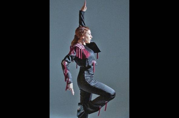 Además de bailaora también se dedica a la enseñanza del arte flamenco en la escuela de danza y teatro ExpresArte en Madrid.