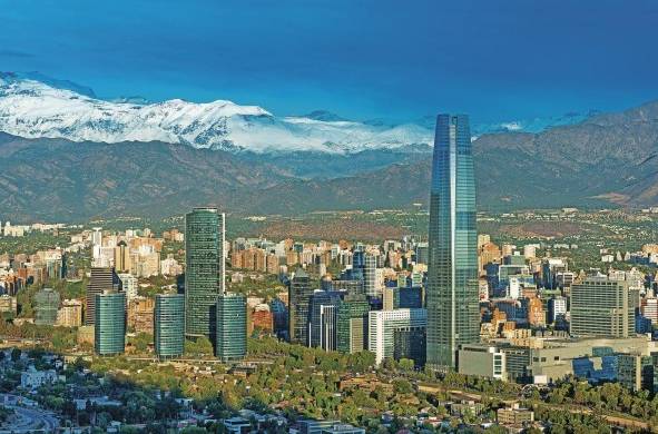 Skyline de la ciudad de Santiago. Chile es, junto a Perú el país que más puestos ha perdido en el ranking.