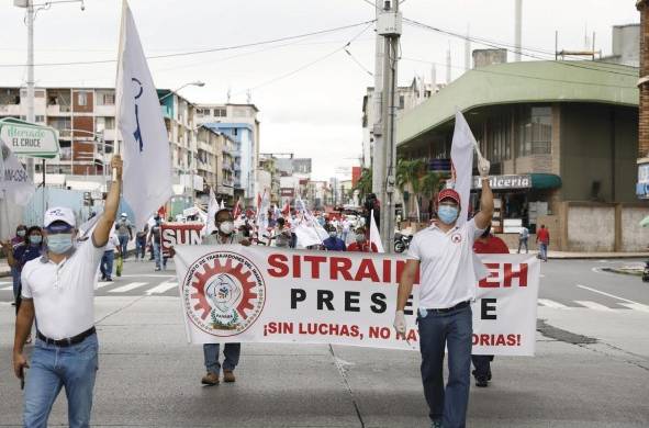 Sindicatos de trabajadores de diversos gremios han participado en manifestaciones en contra de la renuncia a las conquistas laborales que puede generar la crisis de la pandemia.