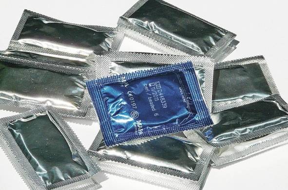 Una de las barreras eficaces contra las ETS, según los expertos, es el uso del condón.