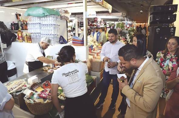 Finalistas de los premios El Buen Tenedor ofrecieron platos realizados con productos del mercado.