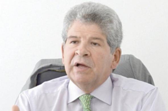 De profesión médico especialista asumió como Embajador de Colombia en Panamá en noviembre de 2019.