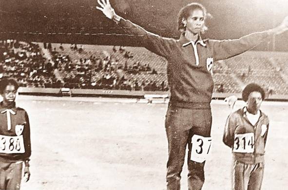 Abadía ganó en forma individual las pruebas de los 400 y 800 metros de los juegos Bolivarianos, realizados en Panamá en 1973.