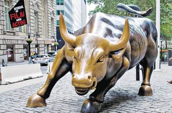 El Toro de Wall Street' (Charging Bull o Bull Wall Street).