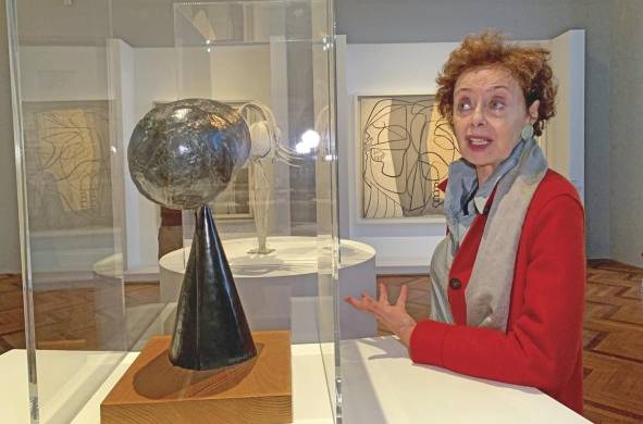 Annie Cohen-Solal, comisaria de la exposición 'Picasso, el extranjero', en el Museo Nacional de Historia de la Inmigración de París.