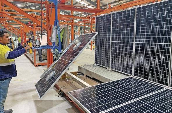 La energía solar puede ser llevada a lugares remotos, sin redes de distribución.