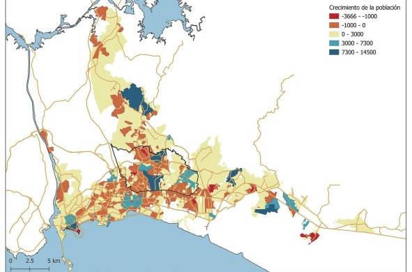 Este mapa muestra los barrios de la ciudad de Panamá de acuerdo a si ganaron o perdieron población entre los censos de 2000 y 2010. Los barrios en color naranja y rojo representan aquellos donde la población se redujo entre los dos censos; los barrios en crema, celeste y azul corresponden a los que ganaron población en el mismo período.