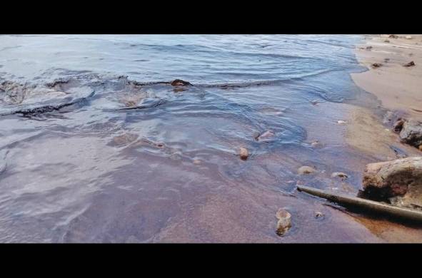 Derrame de combustible en las inmediaciones de la isla Taboga afecta las costas aledañas.
