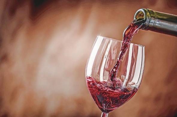 Un vino es un interesante tema de conversación. Es una forma de atender, agasajar, celebrar y hacer negocios.