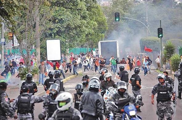 El diario 'El Universo' fue acusado de “calumnia e injuria” por el expresidente Rafael Correa.