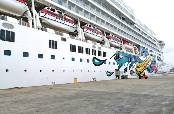 Norwegian Cruise Line durante su primera visita al puerto Colón 2000 en marzo de 2022.