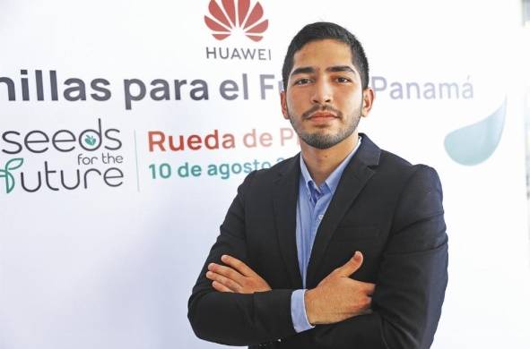 El estudiante de Ingeniería Eléctrica y Electrónica Fernando Guiraud