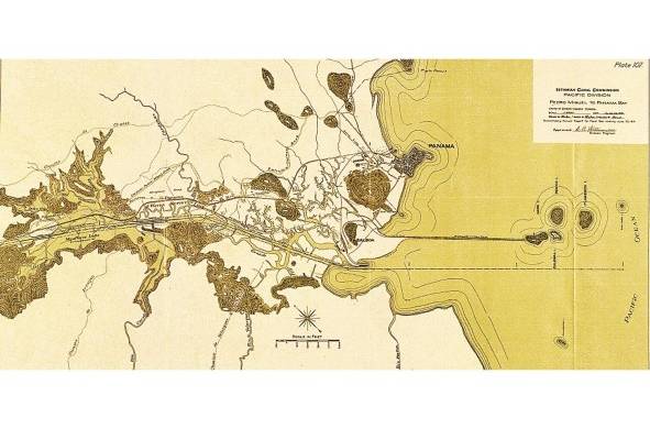 En este mapa se muestran los avances en la construcción del Canal y la transformación del paisaje. Visibles aquí el Lago Miraflores y las esclusas del mismo nombre y la construcción de la Calzada, uniendo el área de Balboa con la I. de Naos. Todavía no había sido rellenado el estuario del río Curundú u Hondo.