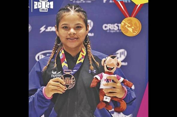 Xiomara Santamaría alcanzó la presea de bronce en su categoría, en el torneo de boxeo de los Panamericanos Junior de Cali.