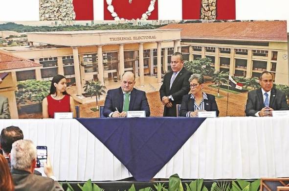 Firman convenios que permita realizar tres debates el próximo año, La Estrella de Panamá
