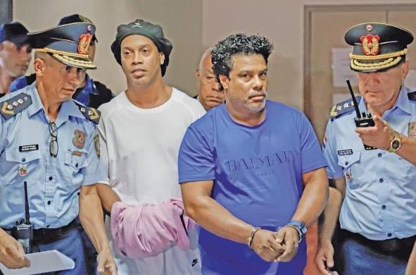 Ronaldinho y su hermano fueron detenidos recientemente en Paraguay, tras portar documentación falsa.