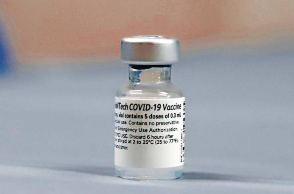 Muestra de la vacuna contra la covid-19 elaborada por la farmacéutica Pfizer.
