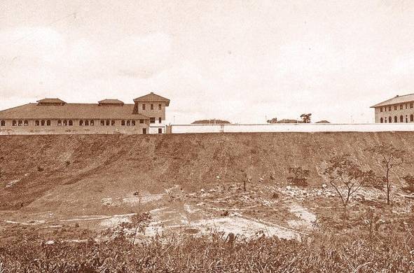 Planta potabilizadora de Miraflores en 1915. La construcción de la planta permitió utilizar el agua del recién creado lago Miraflores para abastecer los poblados permanentes en el distrito de Balboa –antigua Zona del Canal–, y a la ciudad de Panamá