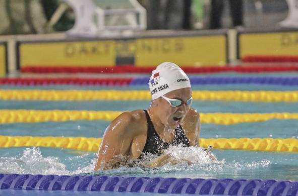 La nadadora Emily Santos ganó una presea de oro e impuso marca regional en el torneo Centroamericano y del Caribe de natación.