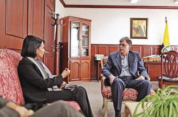 Encuentro entre el vicecanciller Kintto Lucas y Nadya Vásquez cuando fungió como representante de la Unicef en el Ecuador, 2011.