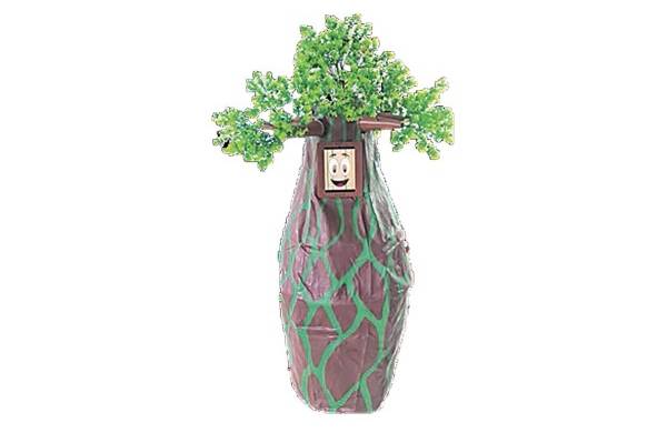El árbol robot MyRoT es una representación del árbol barrigón de Panamá. En su tronco tiene una tableta con imagen de un rostro (ojos, cejas y boca).