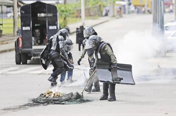 En diversos puntos de la ciudad hubo enfrentamientos entre manifestantes y agentes de Control de Multitudes.