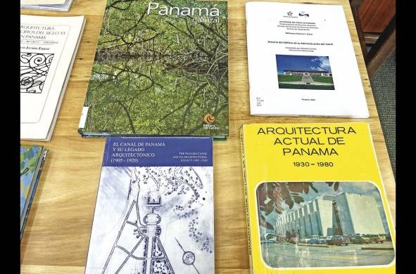 En la Biblioteca Presidente Roberto F. Chiari hay diversos libros sobre la historia del Canal de Panamá.