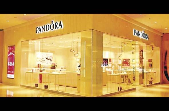 Pandora mantiene varias sucursales en el país.