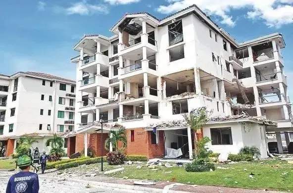 Explosión de la torre 7 del PH Costa Mare, en Don Bosco.