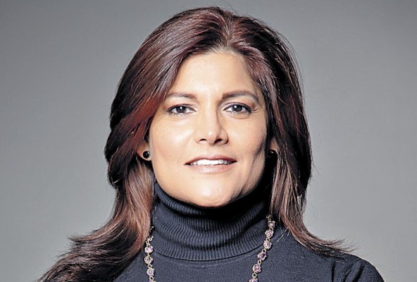 Fabiola Sánchez Dorado. Locutora comercial, actriz, asesora, 'voice coach' y facilitadora. Nominada a mención honorífica: Mercadeo y publicidad “Cualquier reconocimiento hacia cualquier mujer que esté haciendo la diferencia en la industria donde se desarrolla, siempre será bien recibido. Actualmente el rol de la mujer ha evolucionado de manera exponencial. Las mujeres somos “multi tasking”, podemos hacer muchas cosas a la vez, desde atender la casa, a los hijos, la pareja, hasta ser gerente o incluso dueñas de empresa, todo al mismo tiempo”.”El empoderamiento de las mujeres es cada vez más notable en nuestra sociedad. La publicidad y mercadeo de hoy es más “cercano”, más cotidiano, también más tecnológico y por consiguiente, más inmediato. Las mujeres somos amigas, hermanas, y madres. ¡Quién mejor que las mujeres para comprender ese punto de vista, la cotidianidad!