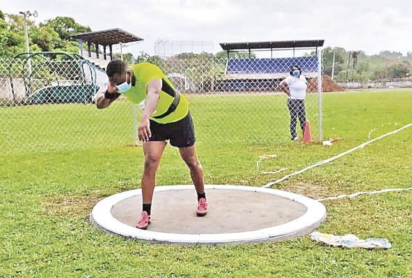 El veragüense Anselmo Delgado es el campeón centroamericano en la impulsión de la bala.